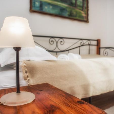 Tri Mudraca Inn Karanac Buitenkant foto