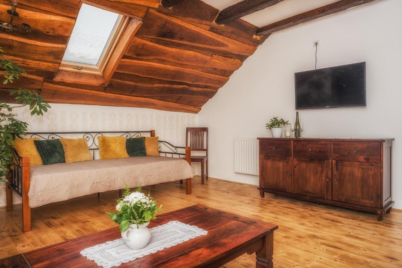 Tri Mudraca Inn Karanac Buitenkant foto