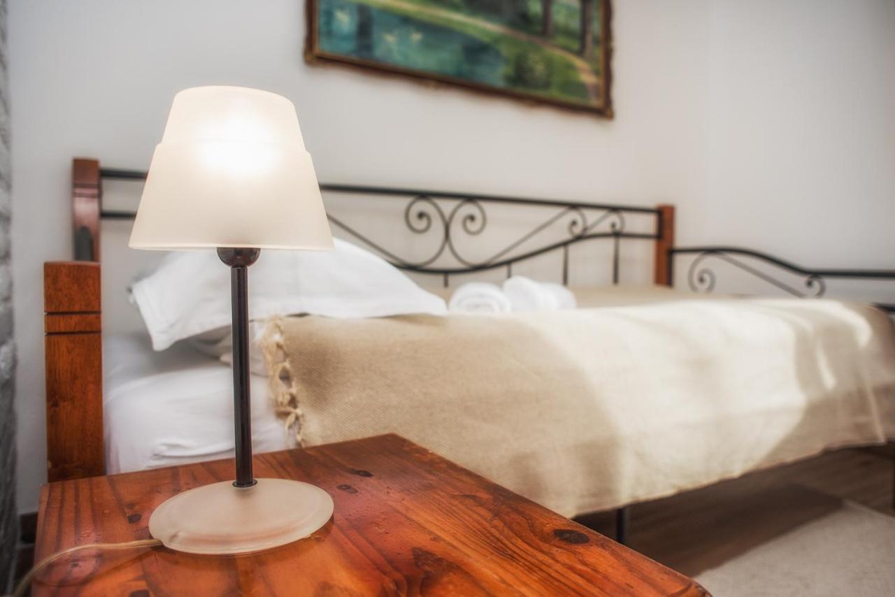 Tri Mudraca Inn Karanac Buitenkant foto