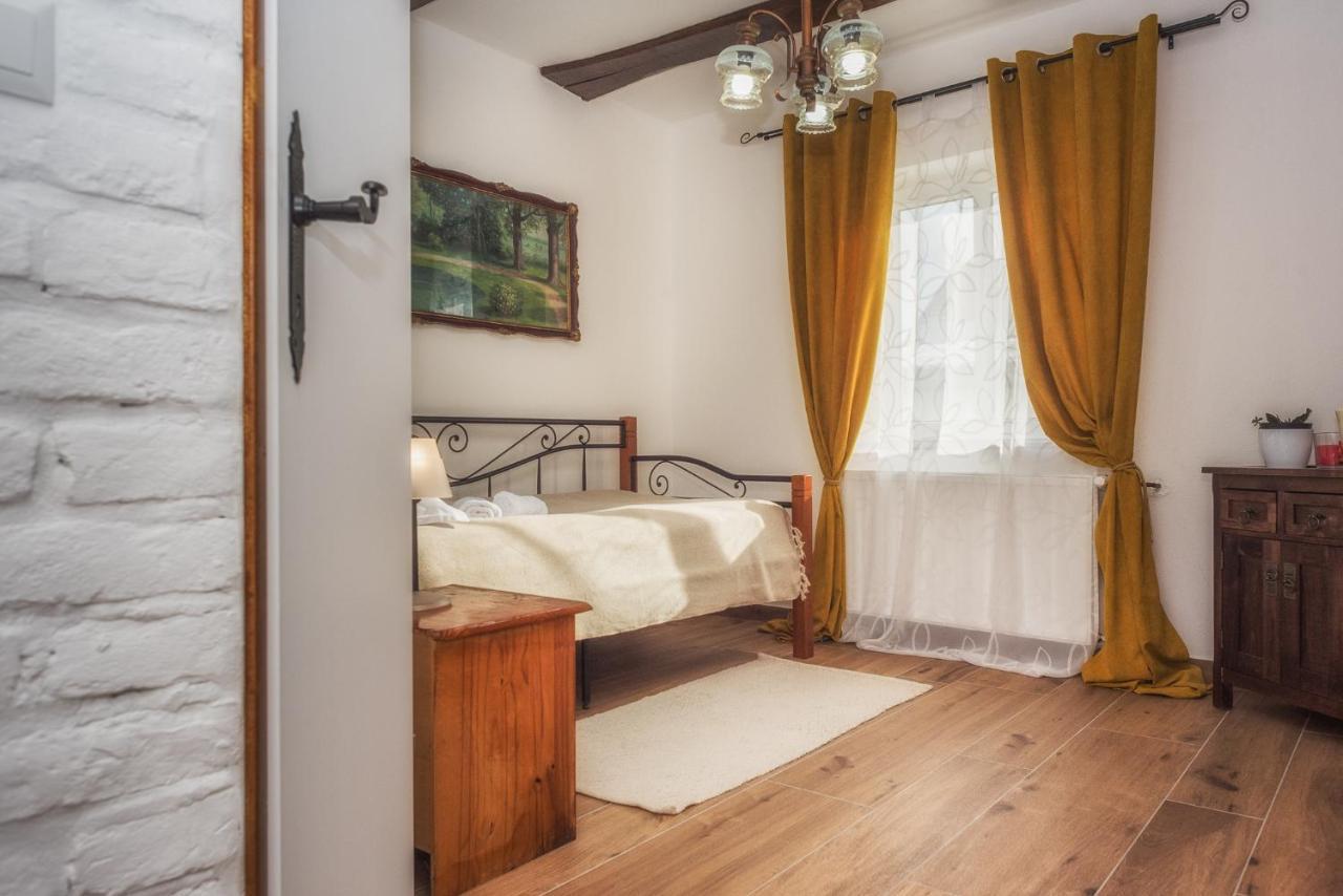 Tri Mudraca Inn Karanac Buitenkant foto