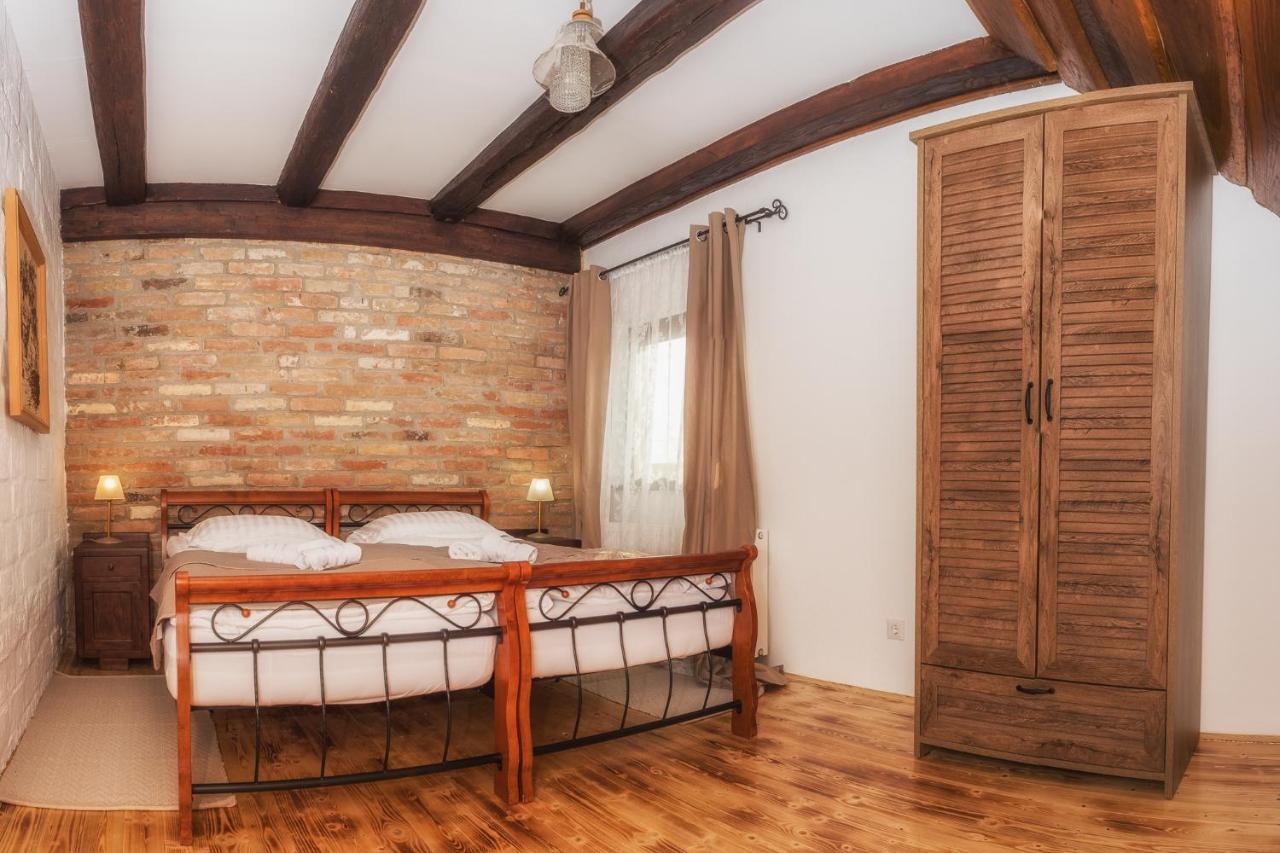 Tri Mudraca Inn Karanac Buitenkant foto