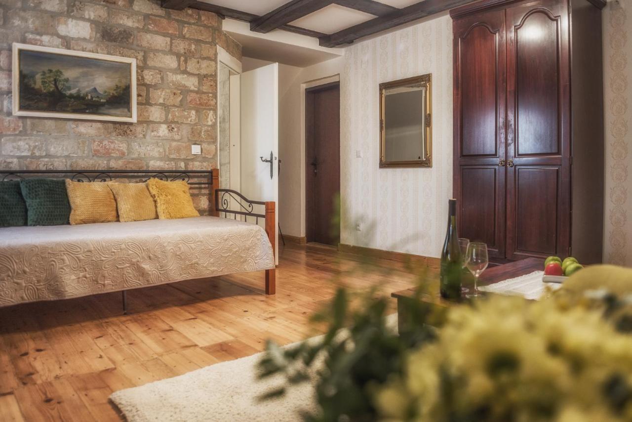 Tri Mudraca Inn Karanac Buitenkant foto
