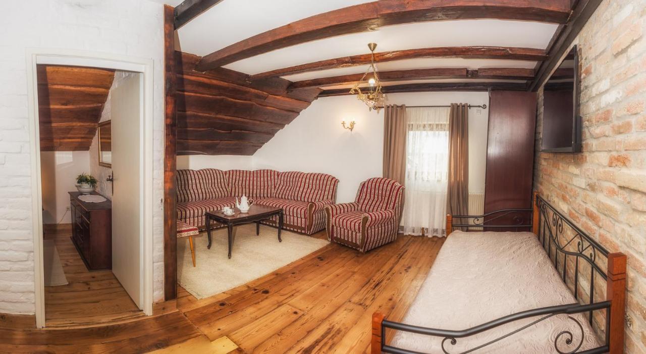 Tri Mudraca Inn Karanac Buitenkant foto