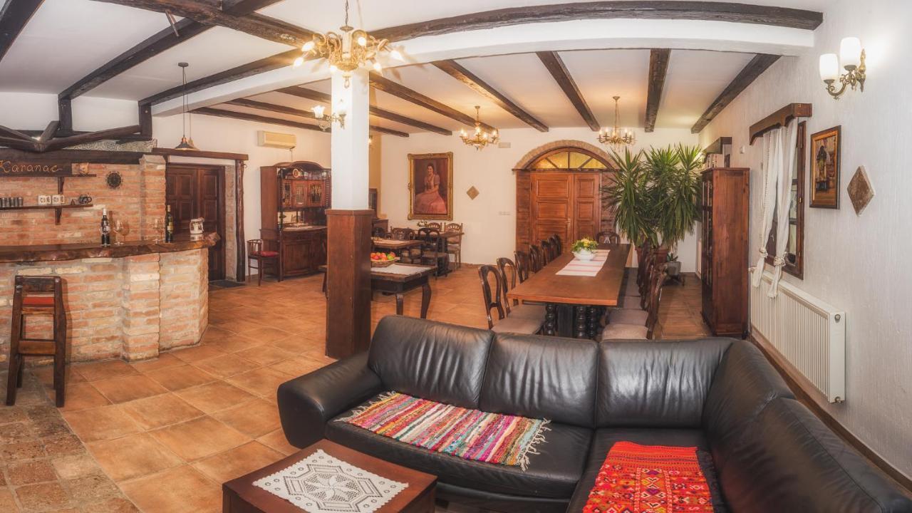 Tri Mudraca Inn Karanac Buitenkant foto
