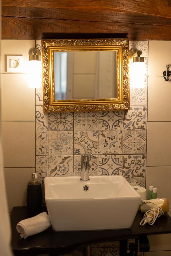 Tri Mudraca Inn Karanac Buitenkant foto